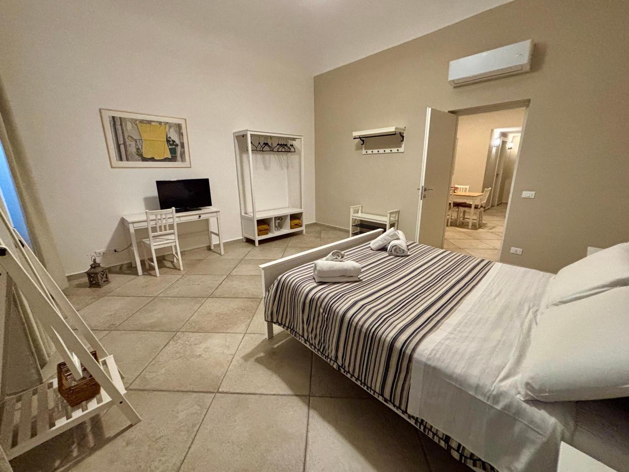 Central Balcony & Terrace Apartments Near Attractions Palermo Room photo
